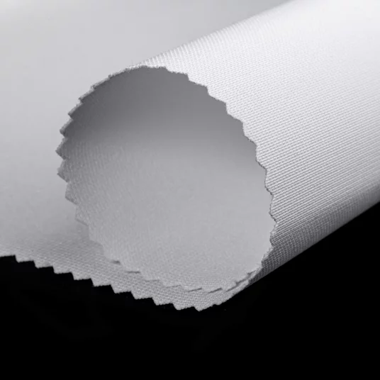 Trycks på följsam och skrynkelfri Light-textil.