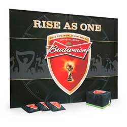 Soffbord med tryck duk som komplement i en monter.